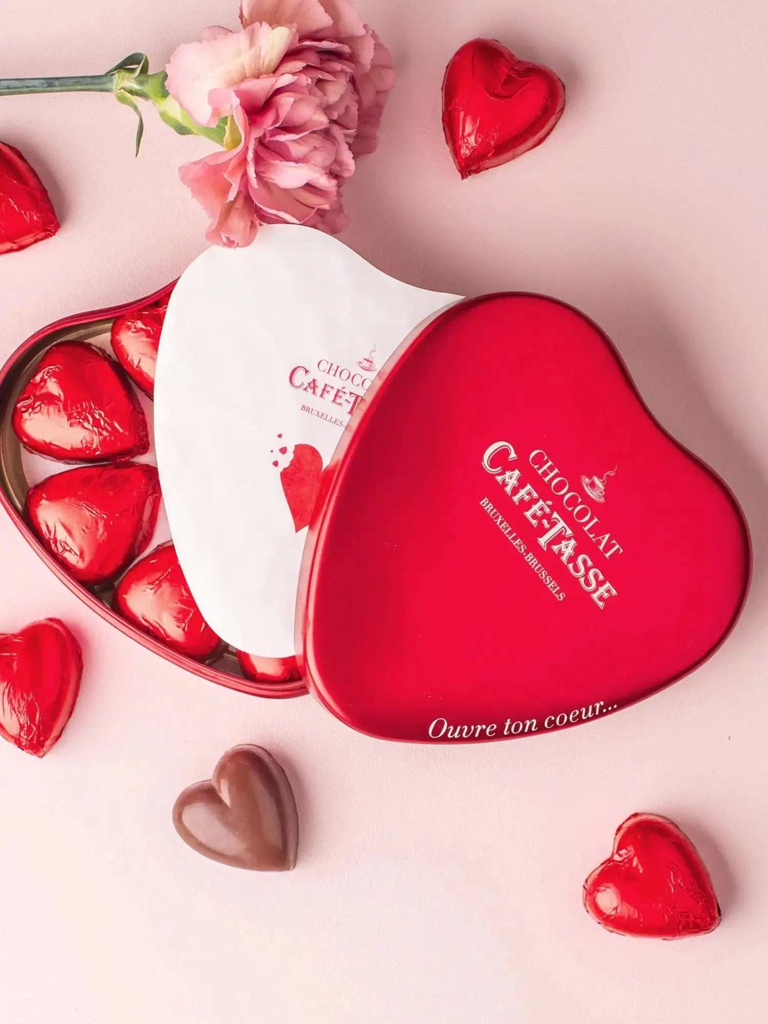 Roses & Belgian Chocolate Gift Set FreshCut Paper