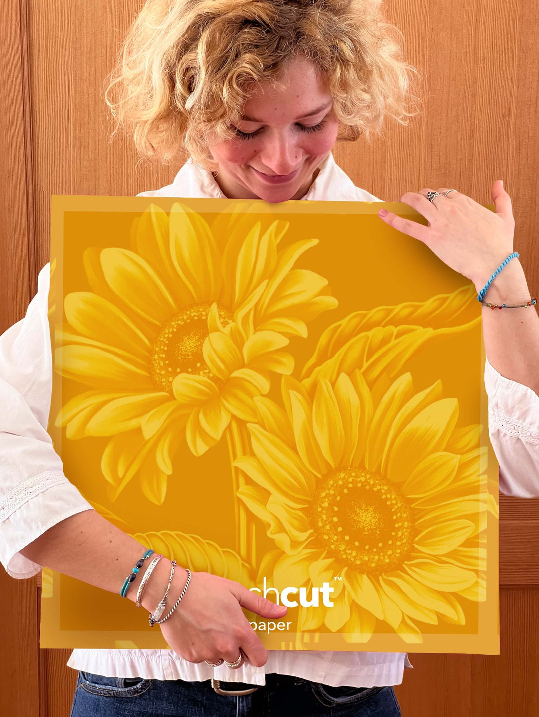 FreshCut Paper's Sunflower Grand comes with an exciting GRAND sunflower goldenvelope! This is sure to please any recipient. Send someone you love, FreshCut Paper bouquets.